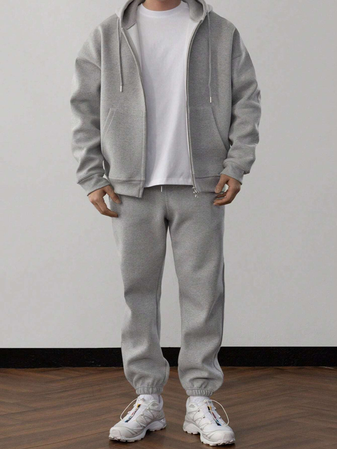 EB | Unifarbener Kapuzenpulli und Hose für Herren