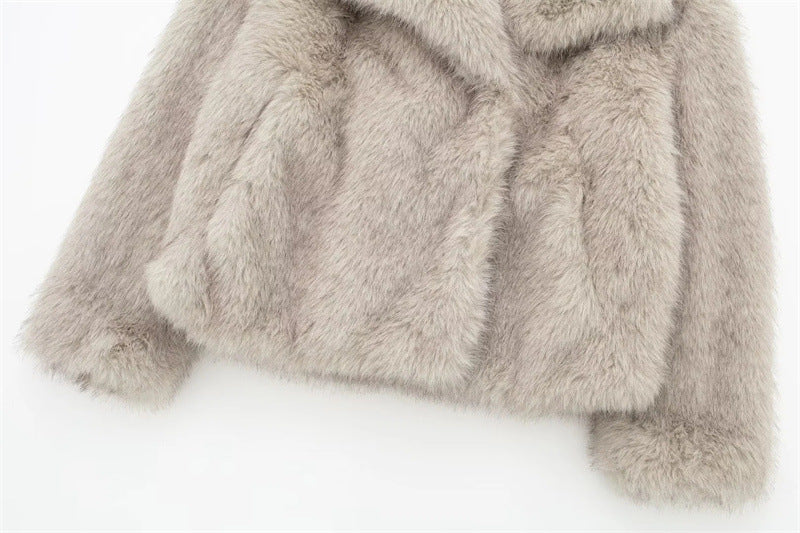 EB | Kurze Jacke aus Kunstfell