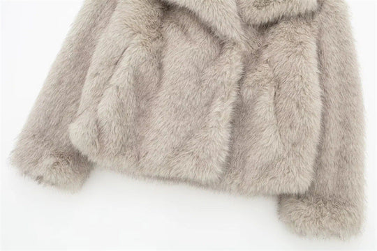 EB | Kurze Jacke aus Kunstfell