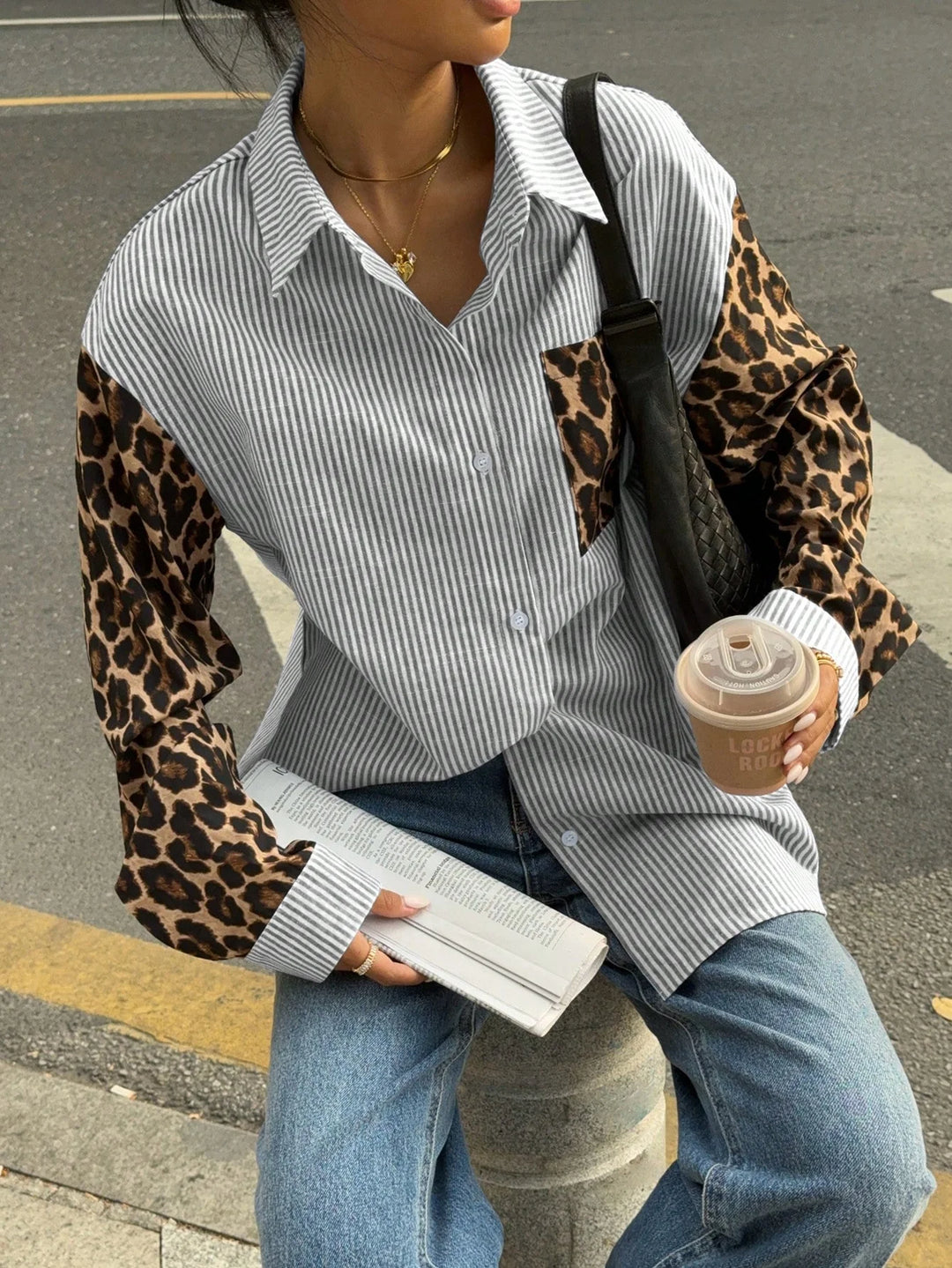 EB | Damenbluse mit Leo-Details Auffällig, Locker & Streetstyle Bereit