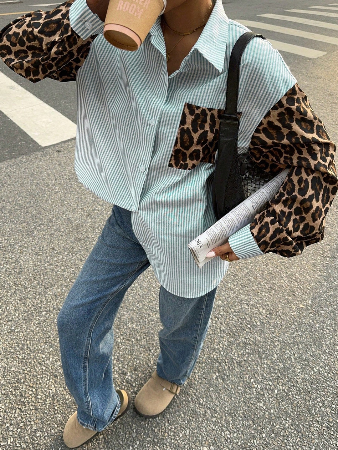 EB | Damenbluse mit Leo-Details Auffällig, Locker & Streetstyle Bereit