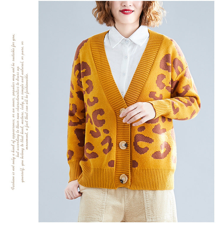 Damen Strickjacke mit modernem Leopardenmuster und praktischen Knöpfen EB
