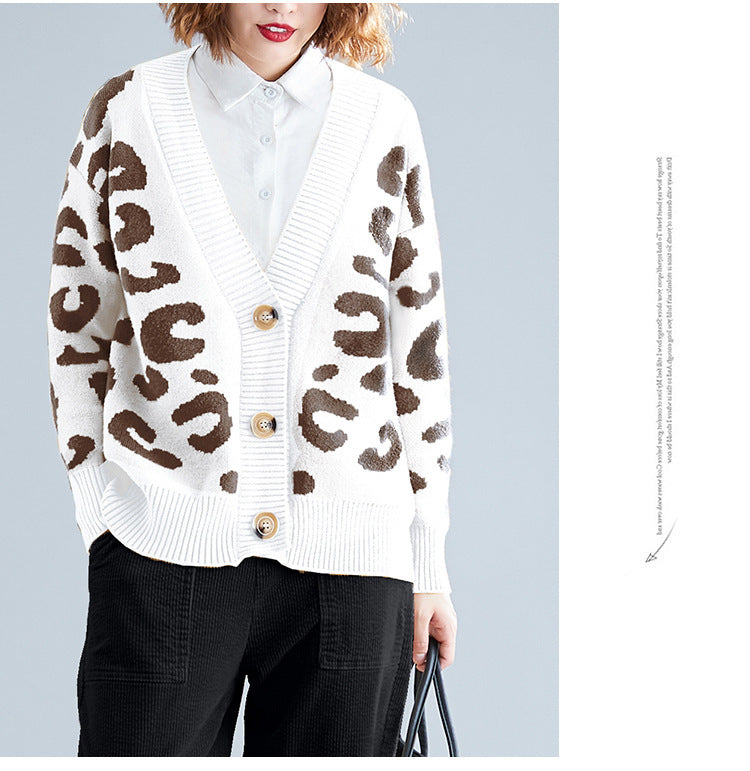 Damen Strickjacke mit modernem Leopardenmuster und praktischen Knöpfen EB