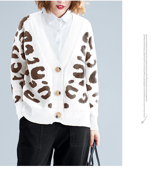 Damen Strickjacke mit modernem Leopardenmuster und praktischen Knöpfen EB