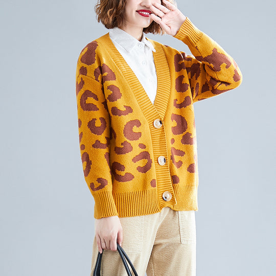 Damen Strickjacke mit modernem Leopardenmuster und praktischen Knöpfen EB