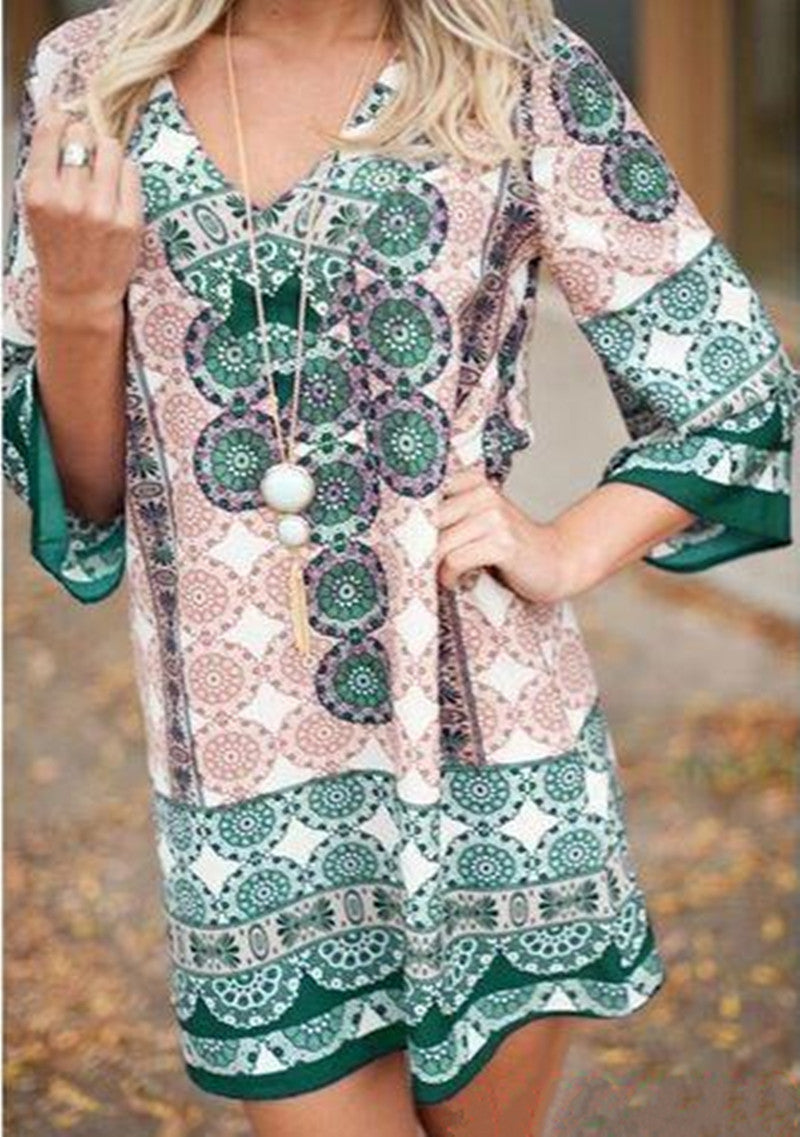 Damen lässiges Kurzes Kleid mit buntem Mandala-Muster und ausgestellten Ärmeln EB