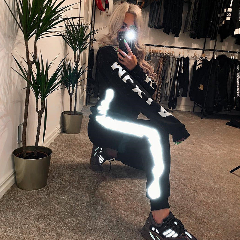 Damen Sportliches Jogginganzug mit reflektierenden Akzenten EB