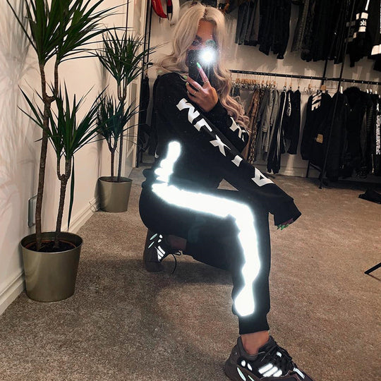 Damen Sportliches Jogginganzug mit reflektierenden Akzenten EB