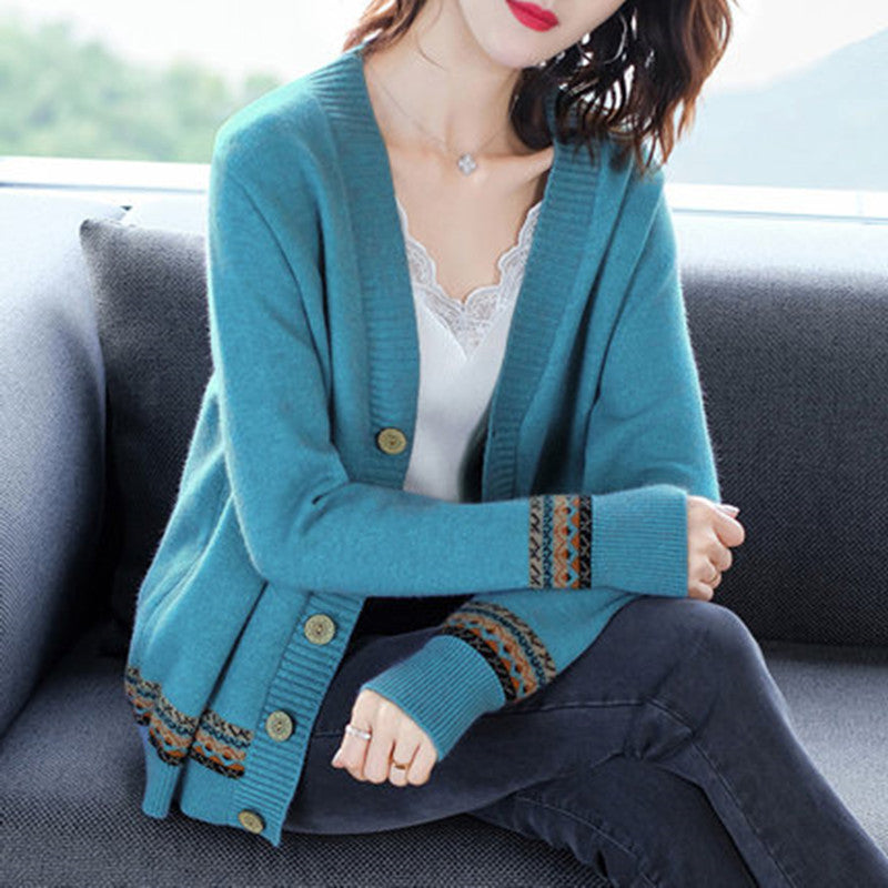 Damen Strickjacke mit eleganten Knopfdetails und modischer Häkelbordüre EB