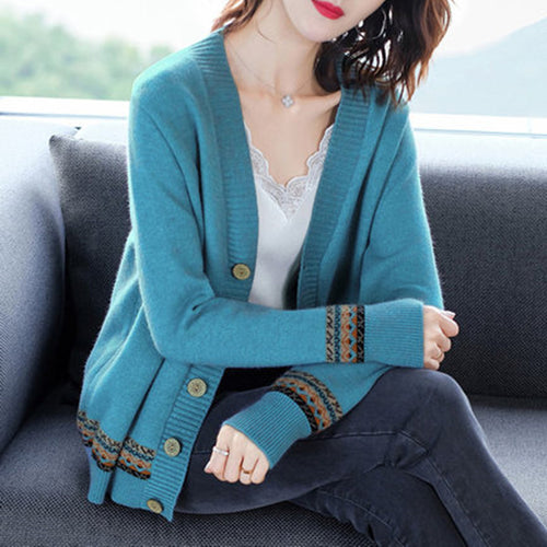 Damen Strickjacke mit eleganten Knopfdetails und modischer Häkelbordüre EB