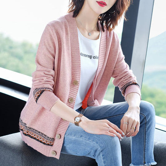 Damen Strickjacke mit eleganten Knopfdetails und modischer Häkelbordüre EB