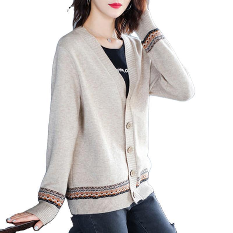 Damen Strickjacke mit eleganten Knopfdetails und modischer Häkelbordüre EB