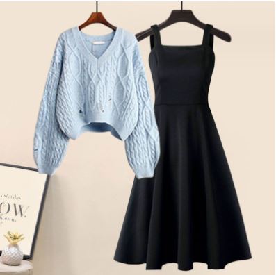 EB | Zweiteiliges Satz Bestehend Aus Einem Hochwertigen Cross Strickpullover und Einem Eleganten Kleid