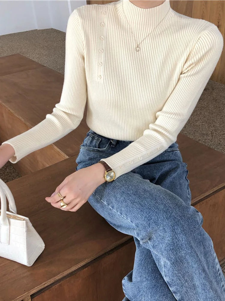 EB | Eleganter Pullover mit Zierknöpfen und Stehkragen