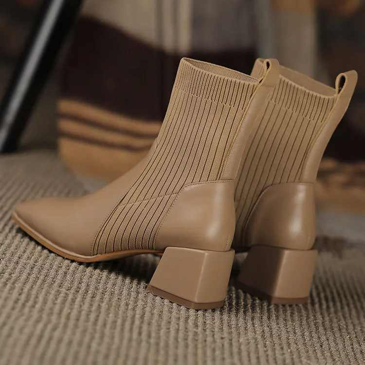 EB | Stiefel mit Quadratischer Zehenpartie und Elastischen Stricksocken