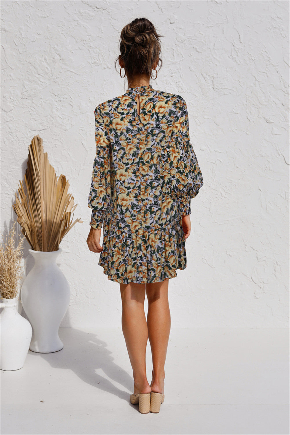Damen Blümchen Minikleid mit voluminösen Ärmeln und dekorativem Stehkragen EB