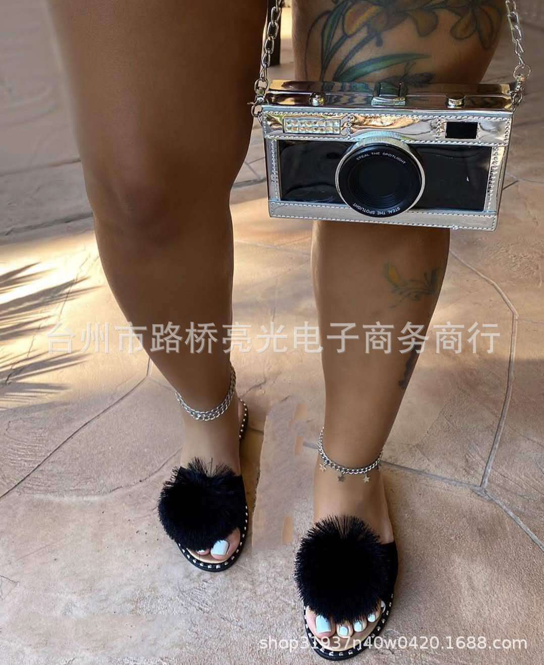 Damen modische Pantoletten mit luxuriösen Fellakzenten und eleganten Schmuckdetails EB