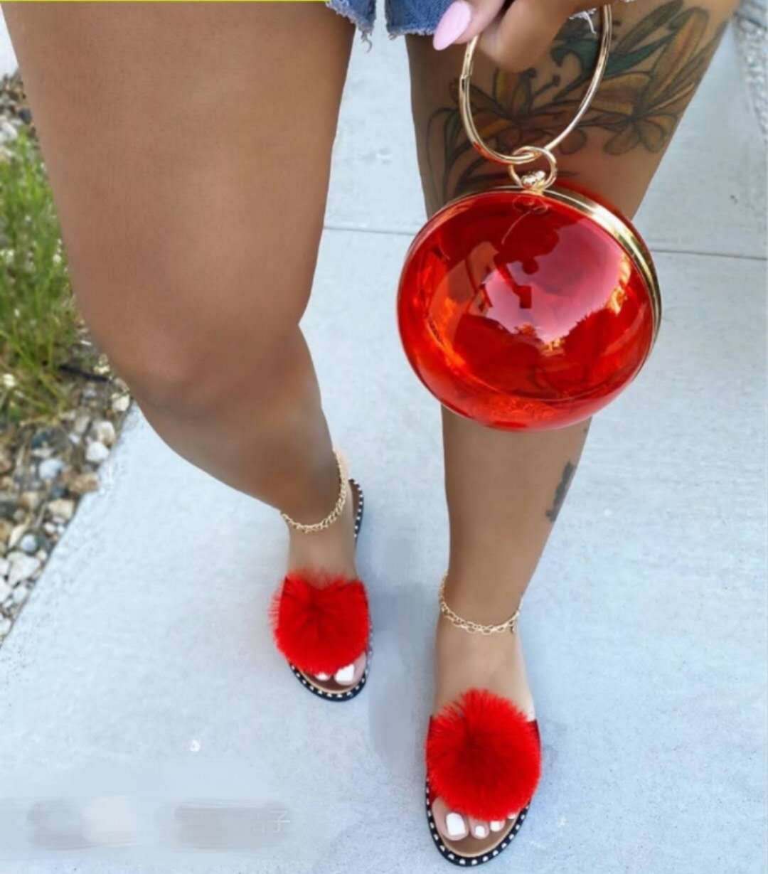 Damen modische Pantoletten mit luxuriösen Fellakzenten und eleganten Schmuckdetails EB