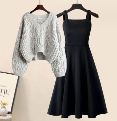 EB | Zweiteiliges Satz Bestehend Aus Einem Hochwertigen Cross Strickpullover und Einem Eleganten Kleid