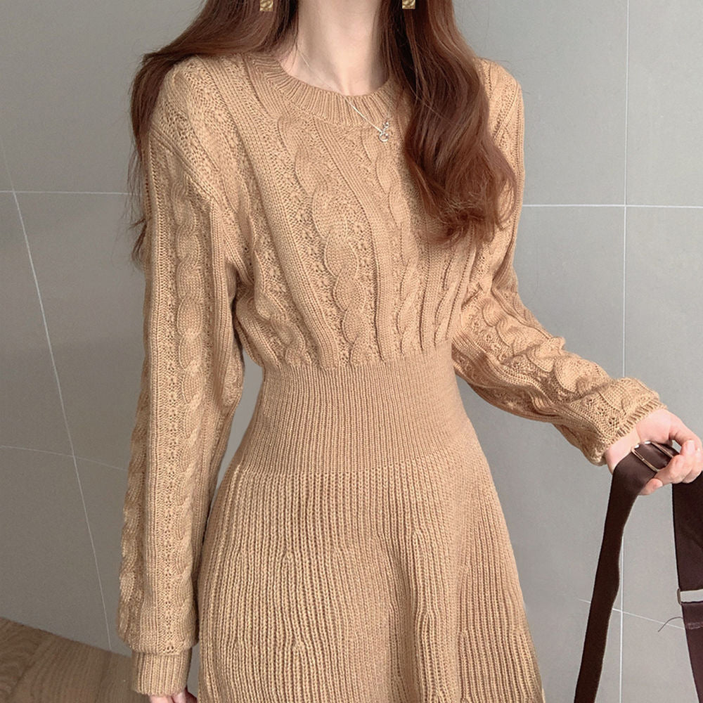 Damen Strickkleid mit strukturiertem Zopfmuster und femininer Silhouette EB