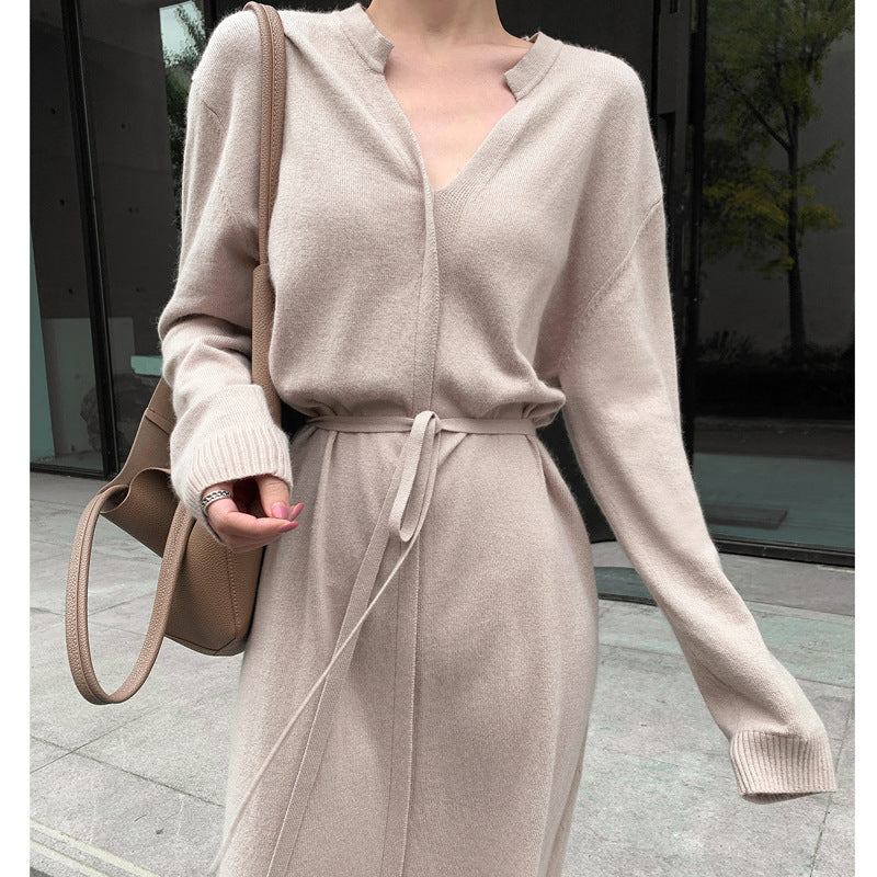 Damen Langstrickkleid mit Bindegürtel und V-Ausschnitt EB