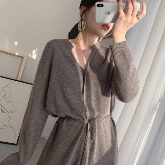 Damen Langstrickkleid mit Bindegürtel und V-Ausschnitt EB