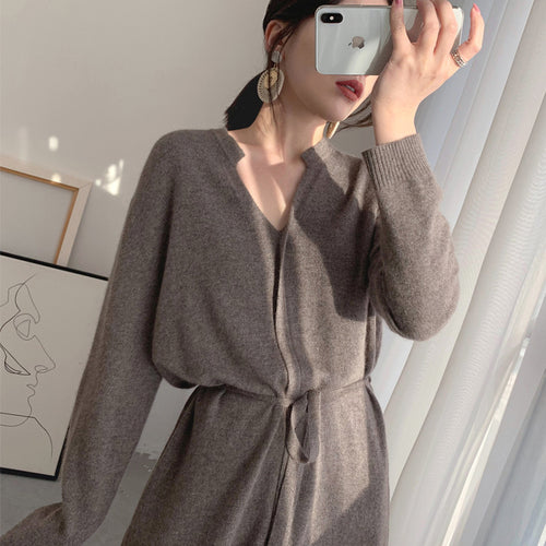 Damen Langstrickkleid mit Bindegürtel und V-Ausschnitt EB