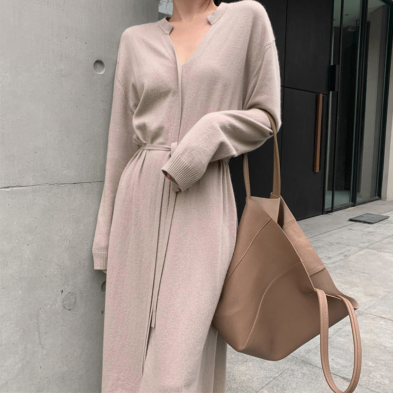 Damen Langstrickkleid mit Bindegürtel und V-Ausschnitt EB