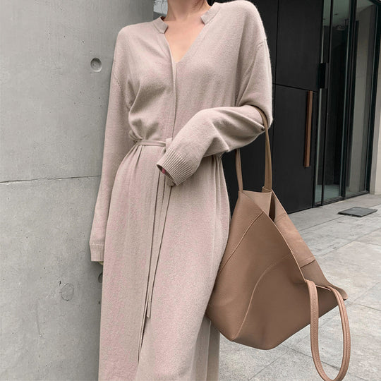 Damen Langstrickkleid mit Bindegürtel und V-Ausschnitt EB