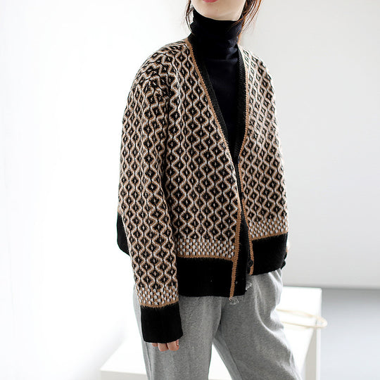 Damen Gemusterte Strickjacke mit innovativem Zopfmuster und oversized Schnitt EB