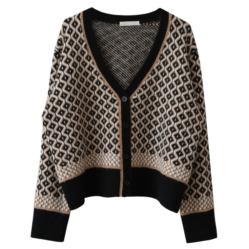 Damen Gemusterte Strickjacke mit innovativem Zopfmuster und oversized Schnitt EB