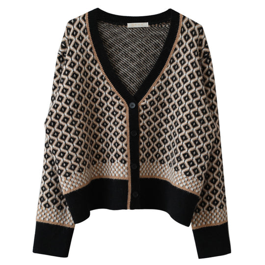 Damen Gemusterte Strickjacke mit innovativem Zopfmuster und oversized Schnitt EB