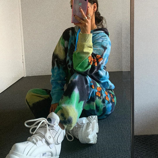 Damen Kapuzenanzug mit buntem Batikmuster und floralen Applikationen EB