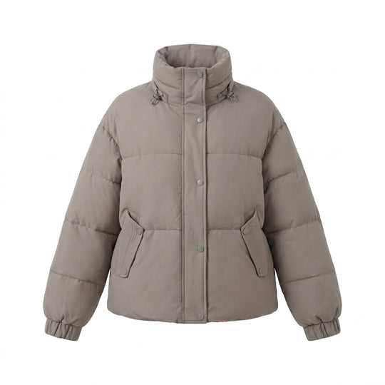 Damen nan kurzer urbaner Steppblouson mit Kapuzenansatz, aufgesetzten Klappentaschen und weichem Thermofutter EB