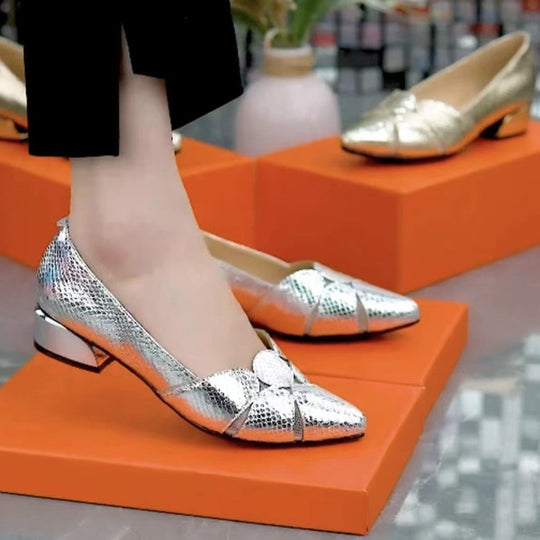 Glänzende Chunky Heels mit spitzer Zehe EB EB