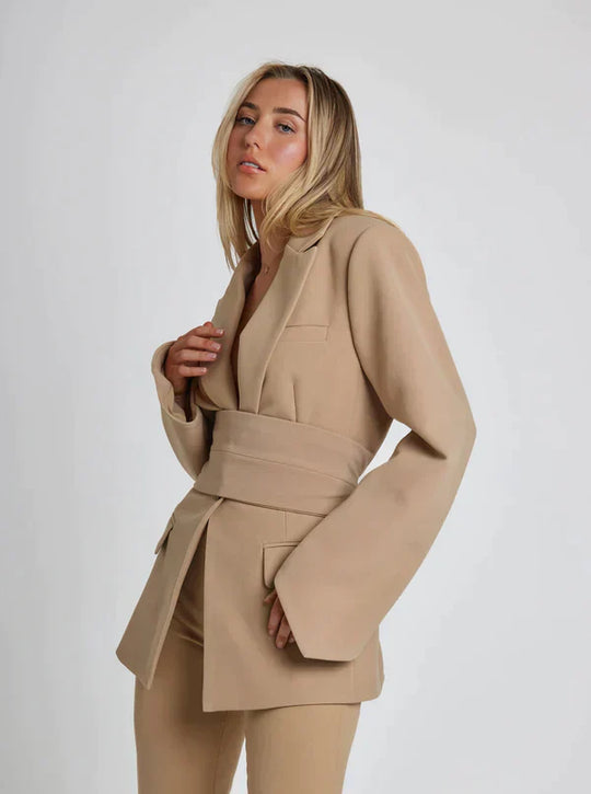 EB | Eleganter Frauenblazer mit Schicker und Bequemer Gürtelfunktion