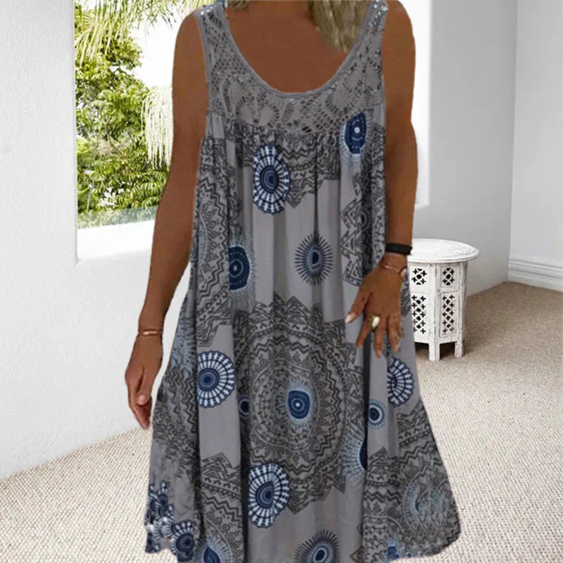 EB | Ärmelloses Kleid mit Lebendigem Boho-Print