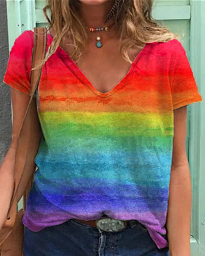 EB | Luftiges T-shirt mit V-ausschnitt und Regenbogenmuster