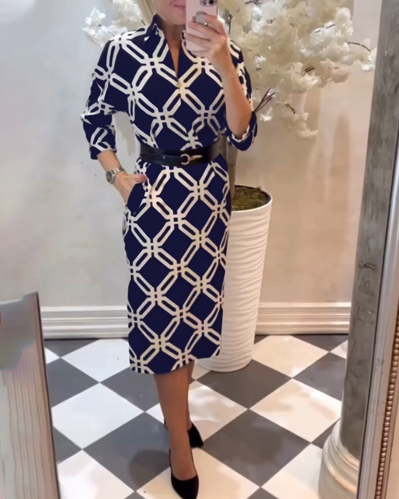 EB | Kleid mit Geometrischem Print und Seitlichem Schlitz