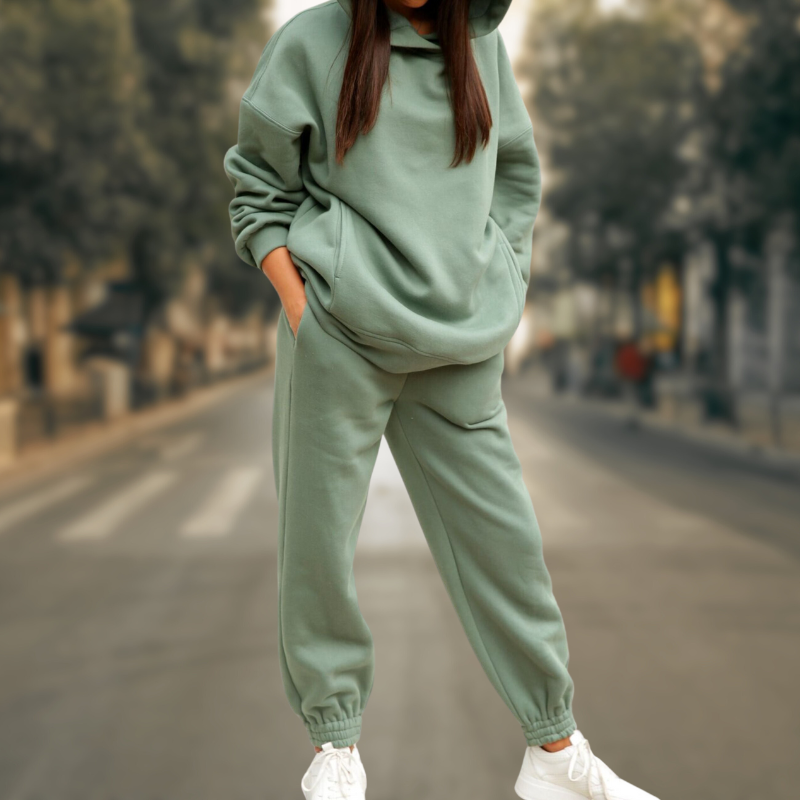 EB | Stilvolle und Trendige Hoodie- und Hosenanzug