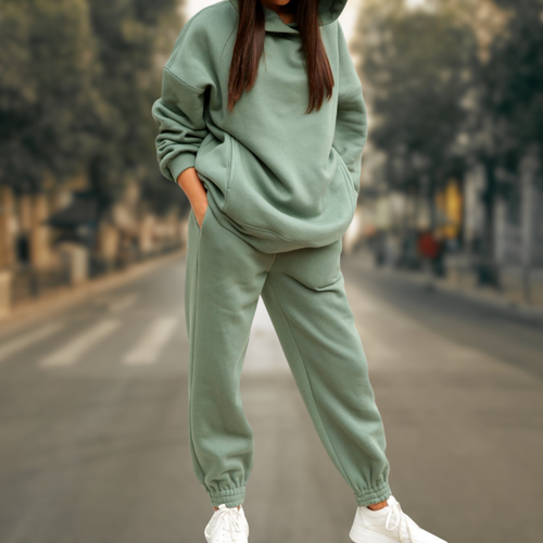 EB | Stilvolle und Trendige Hoodie- und Hosenanzug