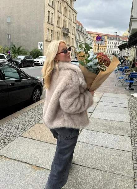 EB | Trendy Damen Winterjacke aus Kunstfell