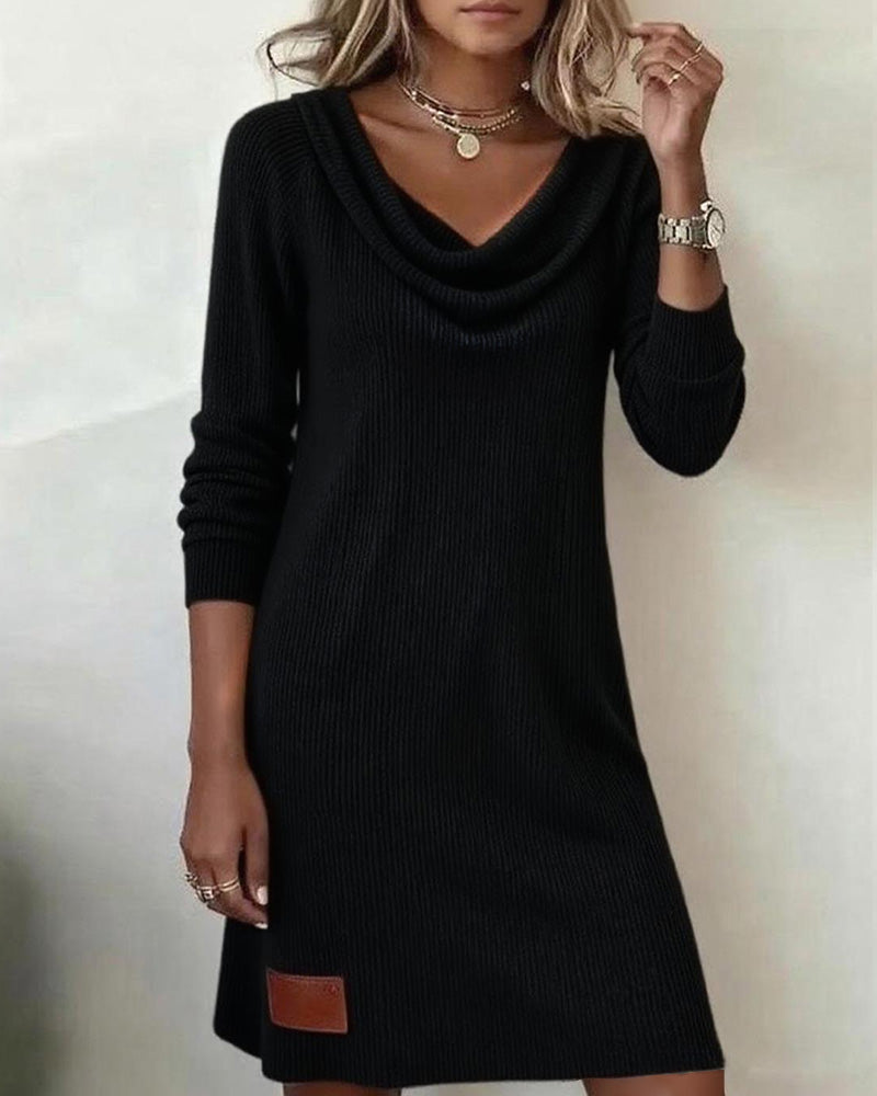 EB | Geschnittenes Kleid mit Langen Ärmeln und Kuschelkragen