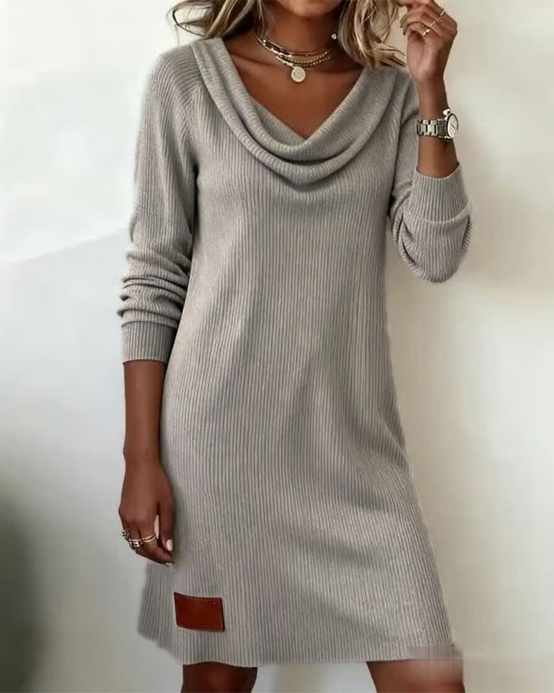 EB | Geschnittenes Kleid mit Langen Ärmeln und Kuschelkragen