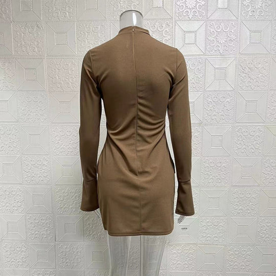 EB | Schmal geschnittenes, langärmeliges, hüftumspielendes Kleid