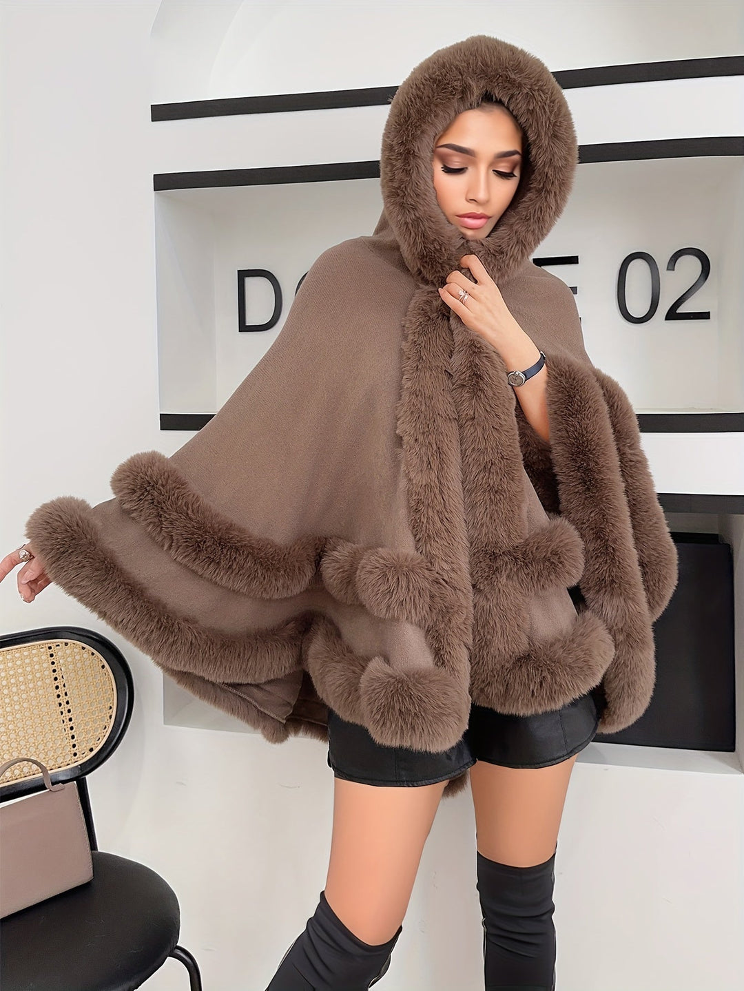 EB | Oversized Furry Cape Jacke für Frauen