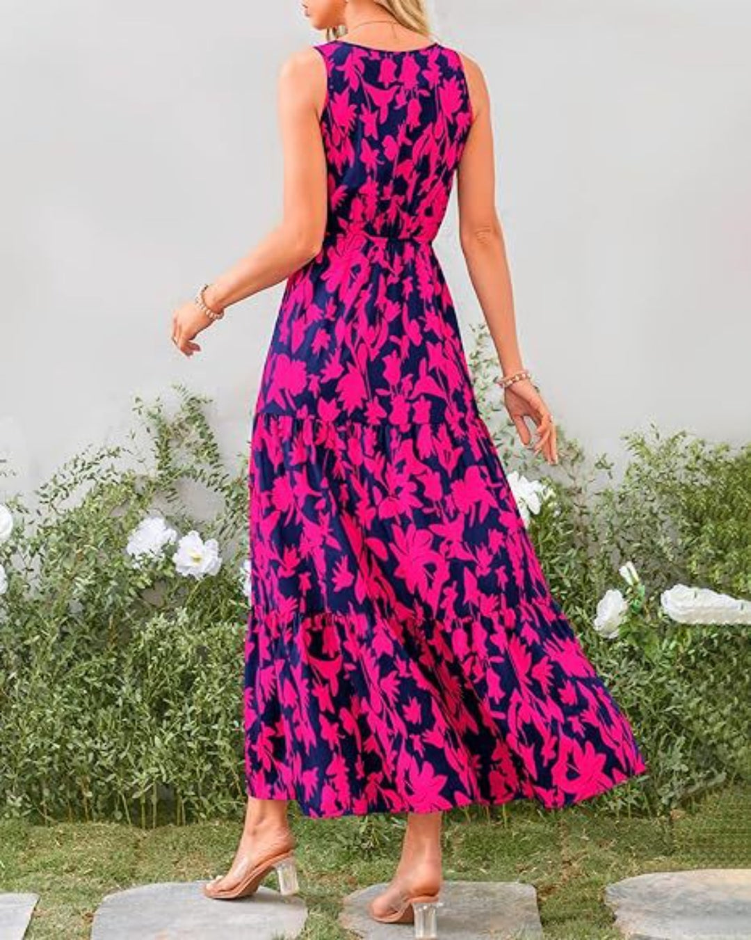 EB | Kleid mit V-Ausschnitt und elastischer Taille