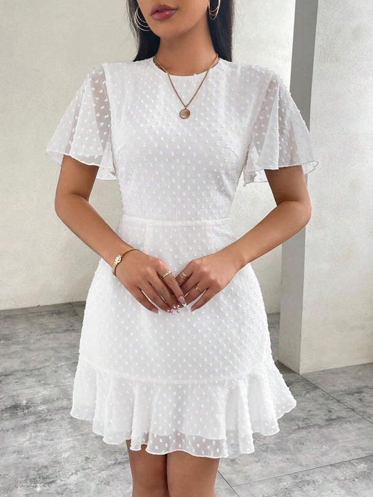 EB | Dreidimensionales Kleid mit Rüschenrand und Punkten
