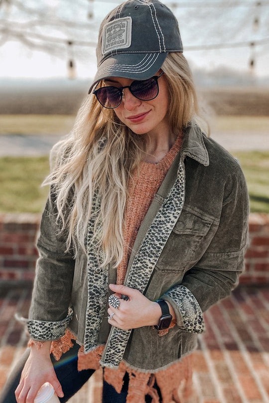 EB | Samtjacke mit Tierdruck Details Stilvoll und Einzigartig Ideal für Den Alltag