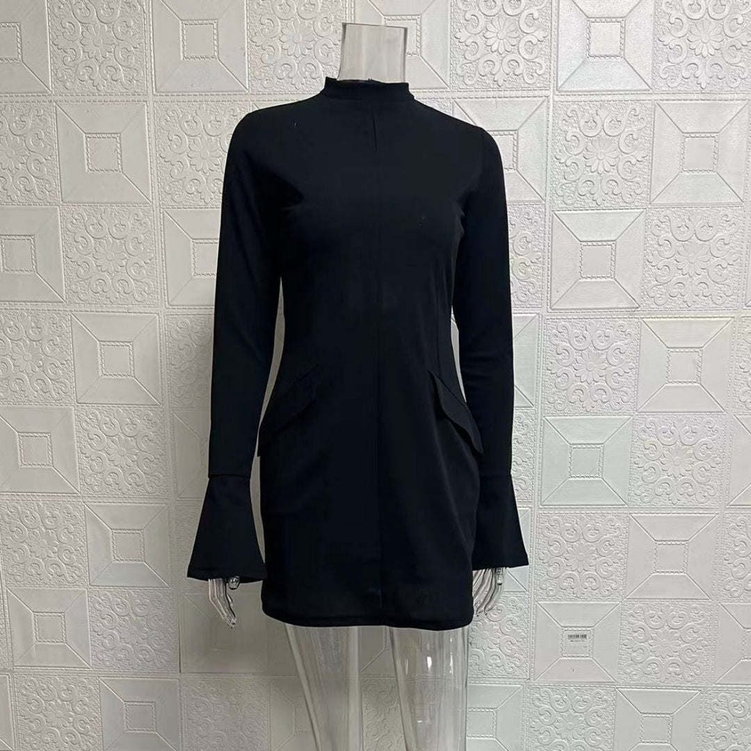 EB | Schmal geschnittenes, langärmeliges, hüftumspielendes Kleid